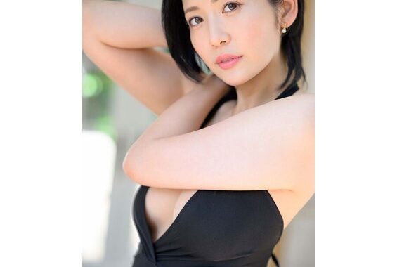 沖宮那美~Okimiya Nami~遅咲きデビューの欲求不満人妻女優