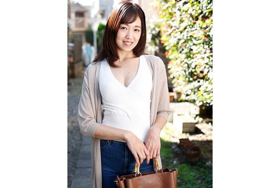 白河花清~Shirakawa Kasumi~敏感体質の本物人妻女優